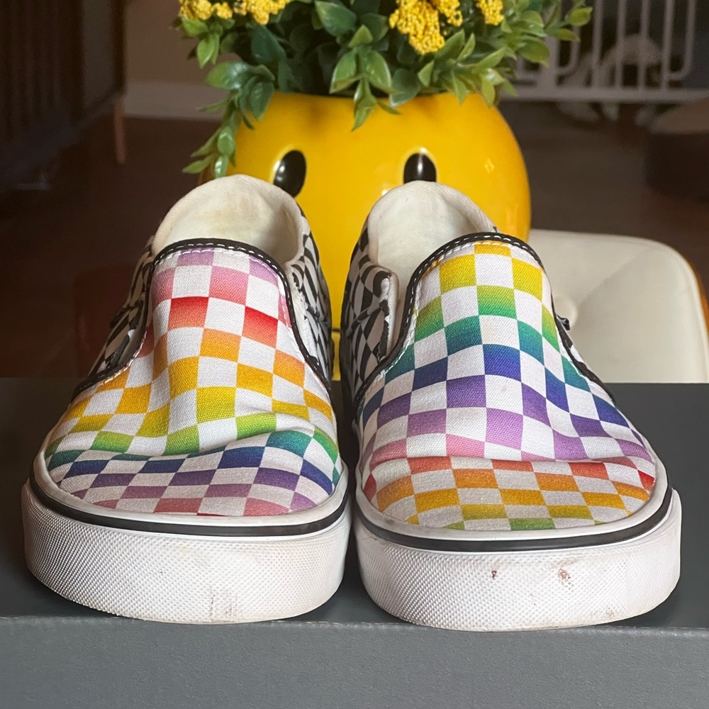 CHECKERED VANS SIZE 9